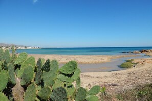 Beach nearby, beach towels - Beach Front Villa 1 - sea view (Calabernardo)