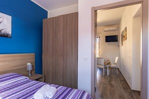 1 bedroom, travel cot, WiFi, bed sheets