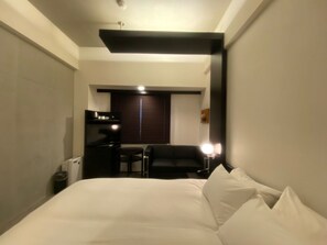 1 bedroom, desk, free WiFi, bed sheets