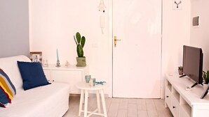 Unclassified image, 5 of 41, button - Blue Home - Deluxe Flat (Lampedusa)