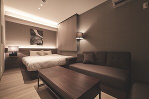 1 habitación, escritorio, tabla de planchar con plancha y wifi gratis 