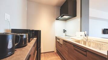 Fridge, microwave, stovetop, cookware/dishes/utensils