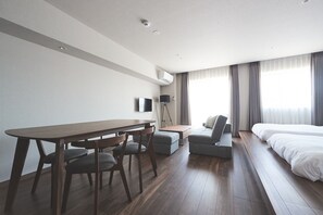 2 habitaciones, escritorio, tabla de planchar con plancha y wifi gratis 