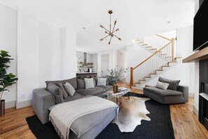 Smart TV, fireplace, books, stereo