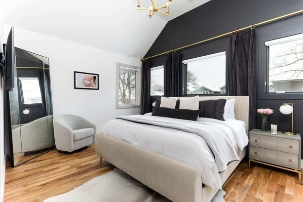 4 bedrooms, desk, iron/ironing board, travel cot