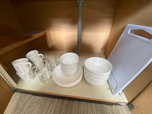 雪櫃、微波爐、廚房用具/餐具/器皿