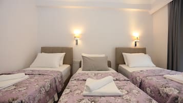 Quarto triplo conforto | Escrivaninha, cortinas blackout, quartos à prova de som