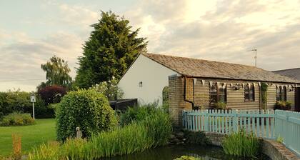 Perfect 2 bedroom pet-friendly family holiday home at Hawthorn Farm, Kent