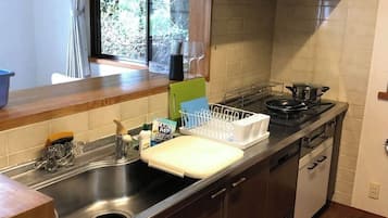 Fridge, microwave, stovetop, cookware/dishes/utensils
