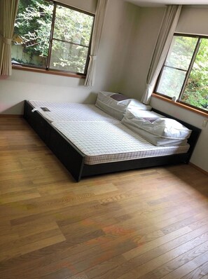 4 chambres, bureau, draps fournis