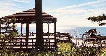 Cozy Villa wHot springs and Nature Terrace BBQ / Ito Shizuoka