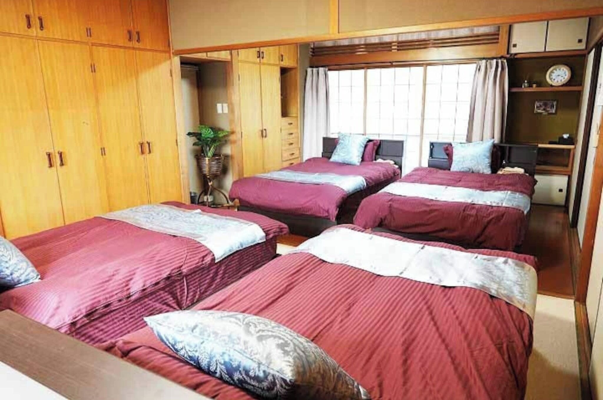 2 bedrooms, desk, iron/ironing board, WiFi (free)