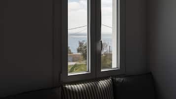 Hypo-allergenic bedding, in-room safe, individually decorated