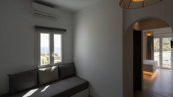 Standard Quadruple Room | Hypo-allergenic bedding, in-room safe, individually decorated