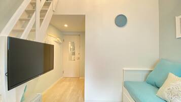 8 bedrooms, desk, iron/ironing board, free WiFi