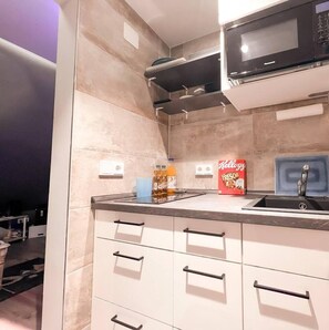 2 bedrooms, Frette Italian sheets, premium bedding, memory-foam beds - Dragons Nest: Cozy & Modern Attic Loft Nuremberg (Schwaig bei Nuernberg)