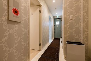 Interior - L British style Newly built Westernstyle buildi / Osaka Ōsaka (Osaka)