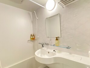 Hair dryer, towels - M Tiffany Blue Newly built Westernstyle buildin / Osaka Ōsaka (Osaka)
