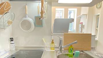 Fridge, microwave, stovetop, cookware/dishes/utensils