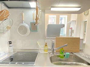 冰箱、微波炉、炉灶、厨具/餐具