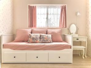 3 bedrooms, desk, iron/ironing board, free WiFi - 3F Floor charter up to 11 people Newly built We / Osaka Ōsaka (Osaka)