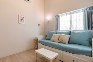 TV, Netflix, streaming services - 3F Floor charter up to 11 people Newly built We / Osaka Ōsaka (Osaka)