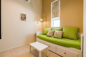 TV, Netflix, streaming services - 2F Floor charter up to 11 people Newly built We / Osaka Ōsaka (Osaka)