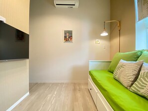 1 bedroom, desk, iron/ironing board, free WiFi - M Natural New Westernstyle building Shinkansen / Osaka Ōsaka (Osaka)