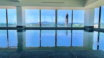 Innenpool, beheizter Pool