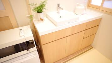 Fridge, microwave, stovetop