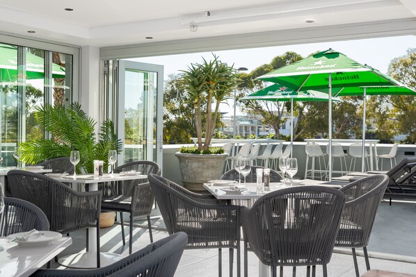 Outdoor dining - Point Break | Luxe Apartment | Views | Balcony (Cape Town)