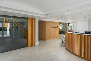 Lobby - Point Break | Serviced Studio | Mountain Views (Cape Town)