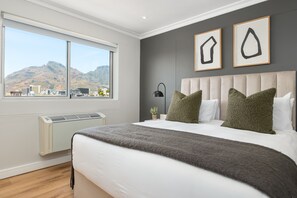 1 bedroom, iron/ironing board, WiFi, bed sheets - Point Break | Serviced Apartment | Pool Access (Cape Town)