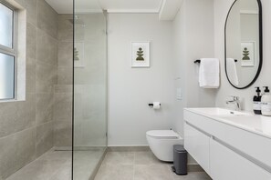 Hårføner og håndklær