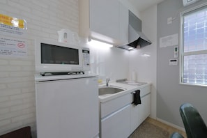 Fridge, microwave, stovetop, cookware/dishes/utensils