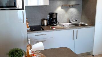 Fridge, microwave, stovetop, coffee/tea maker