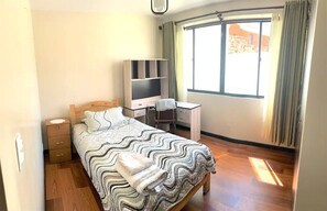 3 bedrooms, iron/ironing board, internet, bed sheets