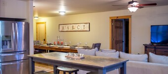 Beautiful 4-bedroom with private outdoor space.  5min walk to Main St