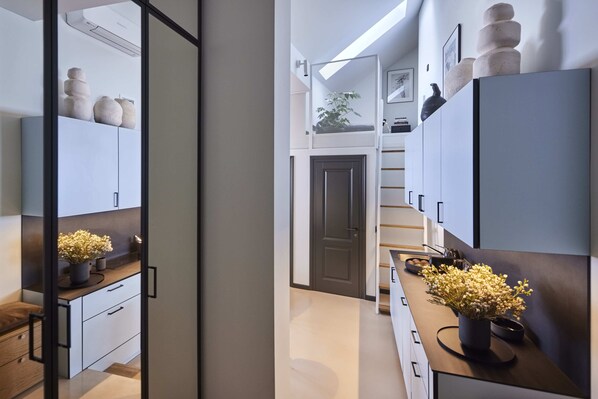 المنشأة من الداخل