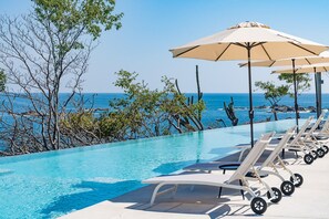 Pool - Ocean View Penthouse with Rooftop Terrace (Huatulco)