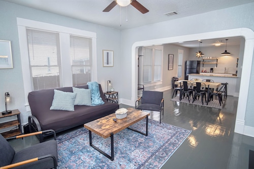 Wonderful 3 BR 2 BA Near Downtown