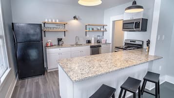 House (3 Bedrooms) | Private kitchen | Microwave, oven, stovetop, dishwasher