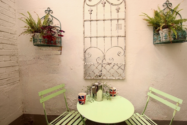 Al fresco dining or chilled breakfasts enjoy your private garden!