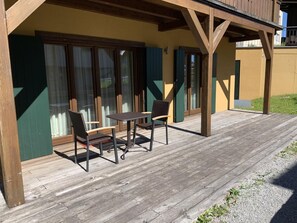 Outdoor dining - Letizia by MoniCare family apartment in Chaletstill (Seefeld in Tirol)