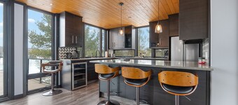 Modern 4 bd, 3 bath Cottage on Boshkung Lake, Haliburton