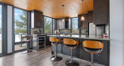 Modern 4 bd, 3 bath Cottage on Boshkung Lake, Haliburton