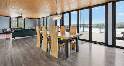 Modern 4 bd, 3 bath Cottage on Boshkung Lake, Haliburton