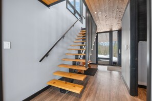 Interior - Modern 4 bd, 3 bath Cottage on Boshkung Lake, Haliburton (Algonquin Highlands)
