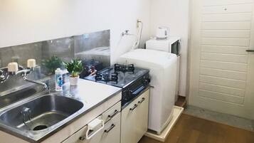 Fridge, microwave, stovetop, cookware/dishes/utensils