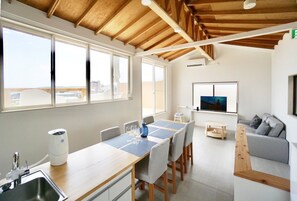 Interior - Enjoy cooking while feeling the ocean and spend ti / Kamogawa Chiba (Kamogawa)
